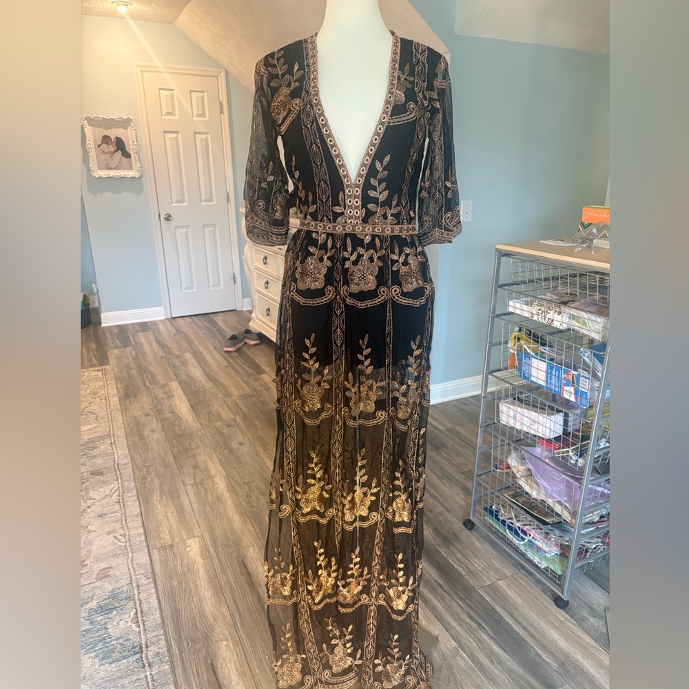 VENUS Black and Gold Lace dress over skorts sz4